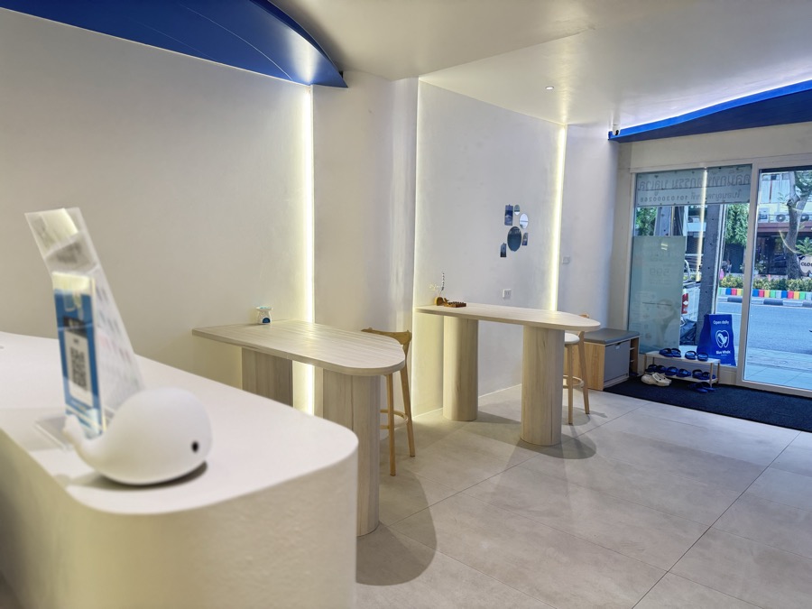 โซนด้านหน้าคลินิก Blue Whale Dental